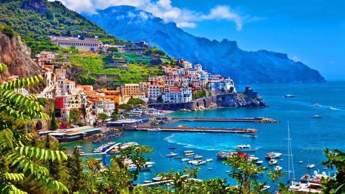 Amalfi seaside traveldigg